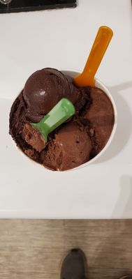 Mix of dark and regular chocolate gelato.