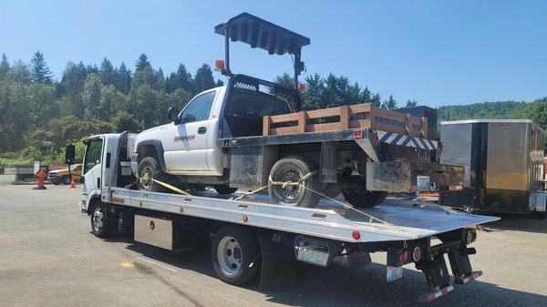 Flatbed tow truck for your service in Kent wa been serving Kent for many years so call now