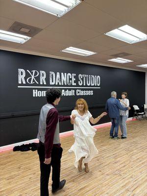 Peters first class! Dancing with Instructor Clara Formoso