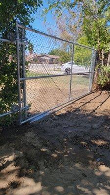 Chain link slide gate