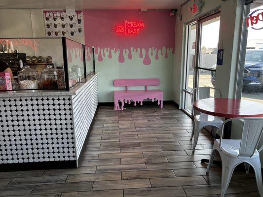 Loved the decor, and ice cream bench