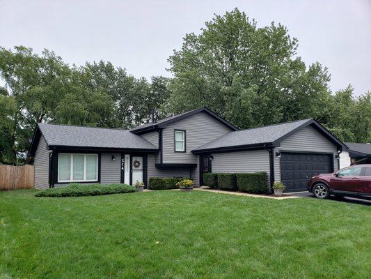 New roof & Siding installed in Bolingbrook