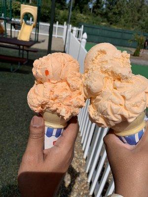 I got "two scoops" the left is "one"