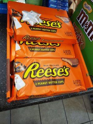 Know someone who loves Reese's?! Buy them this for Christmas!  2 & a half lbs of Reese's per pack!