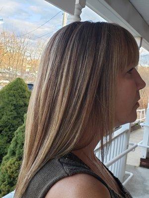 Highlight/  lowlight
Ashy blonde base color