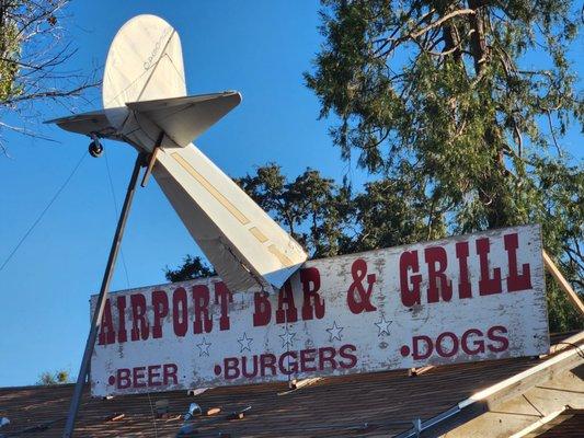 A charming dive bar restaurant with karaoke!