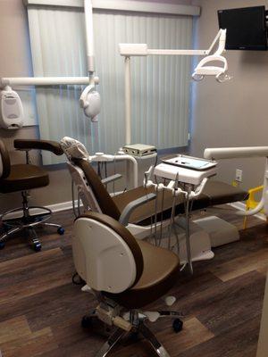 Each operatory is equipped with comfortable dental chairs , soothing music and television sets to ease patient anxiety .