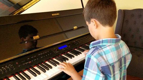 Learn how to play piano like an expert in  a short time