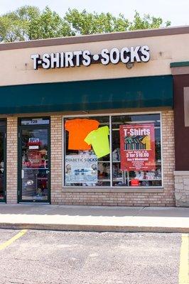 Old Chicago style outlet store at 729 East Roosevelt Rd, Village Plaza, Lombard, IL 60148