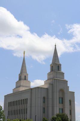 Kansas City Missouri Temple pictures from TempleVideos.com & ChurchOfJesusChristVideos.com