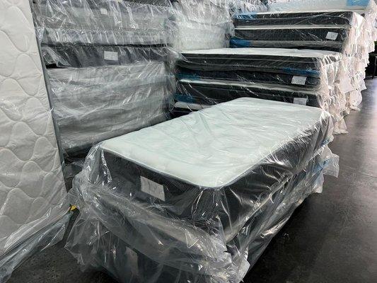 Brand new Mattresses at 30% to 70% Less than big retail sotres