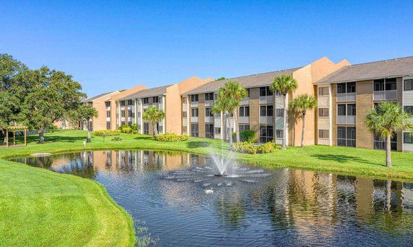 Courtyard on the Green Apartments - Melbourne, FL.