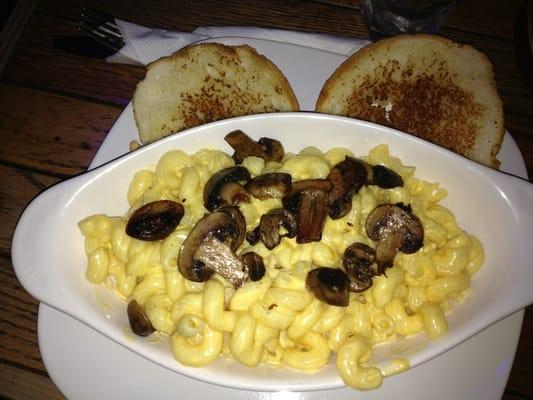 Mac and cheese +sautéed mushrooms