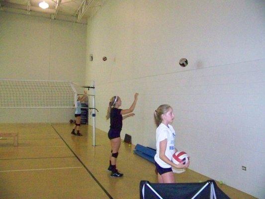 Volleyball lessons for high school students in Woodridge IL with Next Level Athletes Inc.