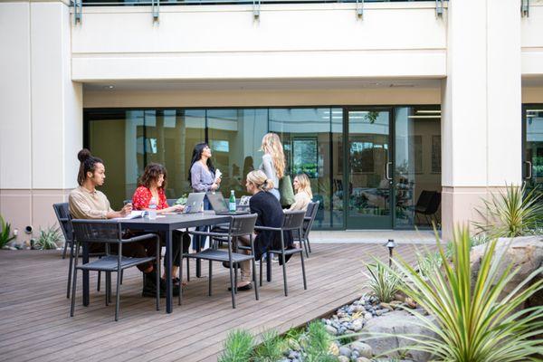 Wifi Enabled Courtyard With Outdoor Seating