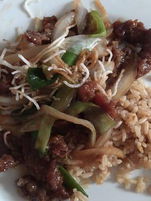 Mongolian beef with fried rice. Excellent with their rice noodles. Lot of flavor. Large serving! Will eat there again.