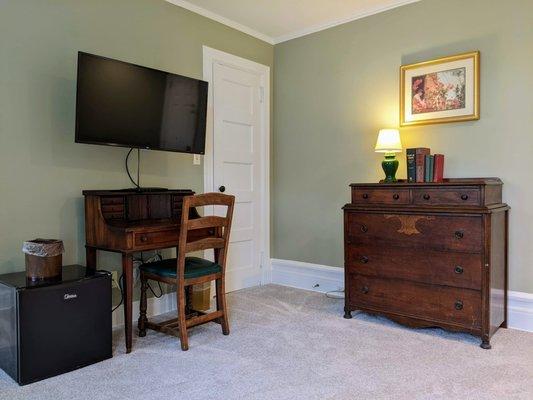 The desk and antique dresser of Room 39