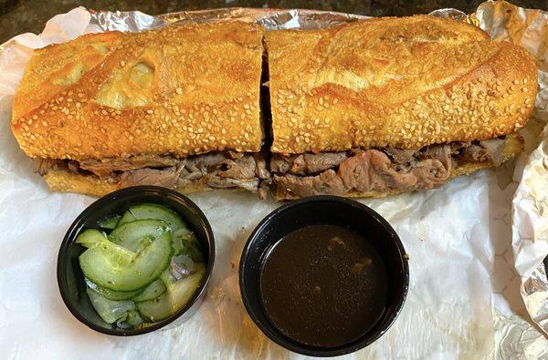 The Stirling Dip, roast beef, sharp provolone caramelized onion garlic baguette side beef au jus. Excellent quality meat. A bit salty