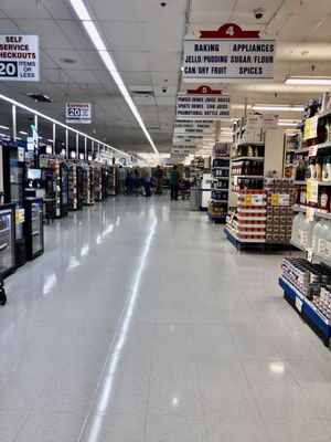 ShopRite Southbury CT. Clean and well kept.