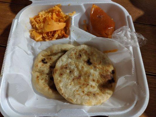 Pupusas chicharrón con queso y loroco con queso