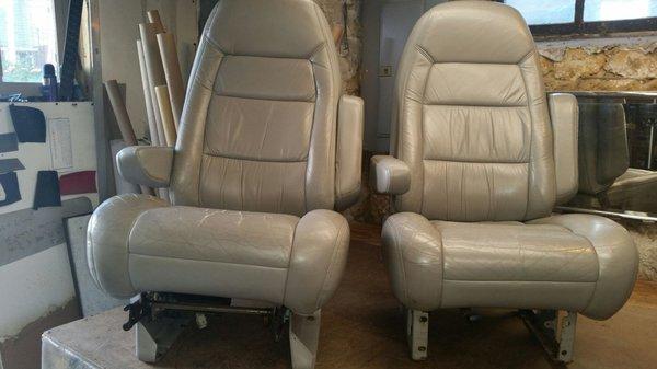 Couple truck seats