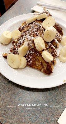 French toast w/ powdered sugar and bananas