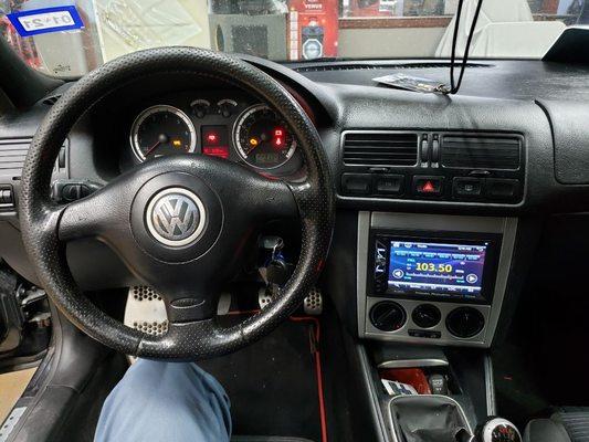 2004 jetta gli 
Power acoustik screen deck