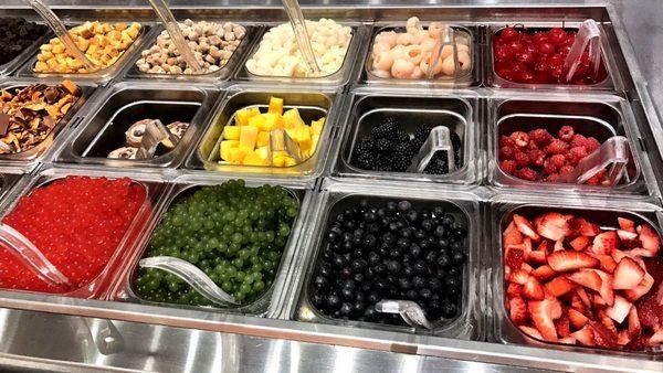 Good assortment of fresh fruit toppings