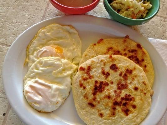 Huevos y pupusas