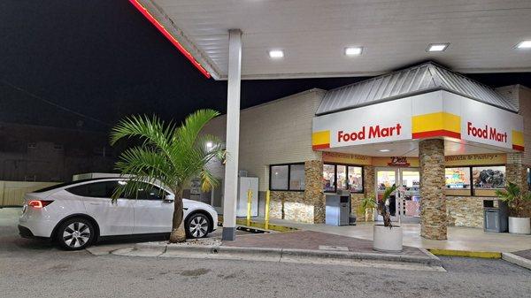 Irony..  Tesla visits gas station...  for the foodmart!