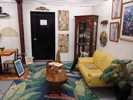 Treasure Trove Antiques & Collectables