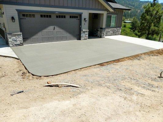 Building your dream home? Details such as a well-designed driveway can enhance your home's appearance and accessibility.