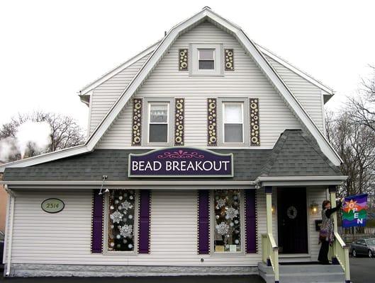 Bead Breakout is where you will find all your 
 beading supplies and classes to enhance your beading knowledge.