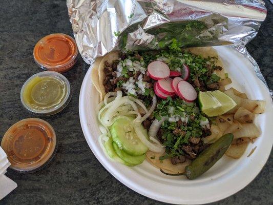 3 tacos de carne asada - bien ricos!