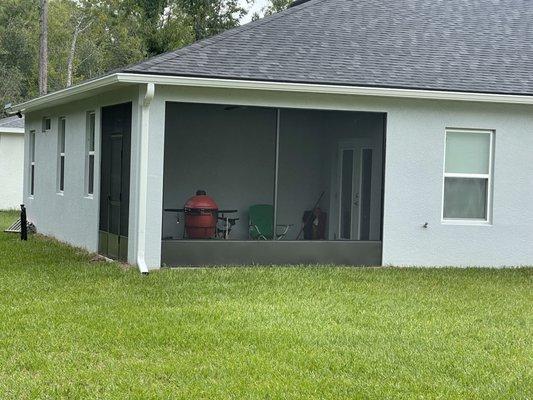 Dark bronze lanai with one door, and 16' kickplate