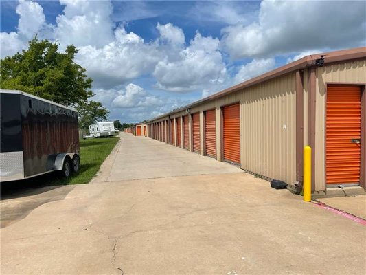 Interior Units - Extra Space Storage at 1416 N Main St, Pearland, TX 77581