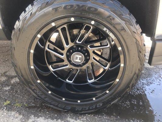 Wheel detail and tire shine