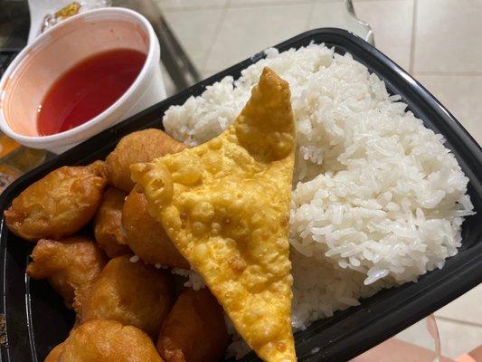 Sweet & Sour chicken, white rice and crab Rangoon