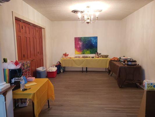 Nice alcove to set up food, drinks and gift table away from all the activities