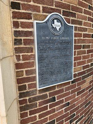 Historical plaque at the Kemp Center for the Arts.