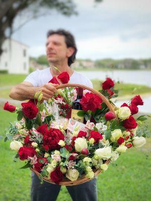 This luxurious grand basket will make an unforgettable gift. Made of top-of-the-line flowers and other ingredients (wine, chocolates).