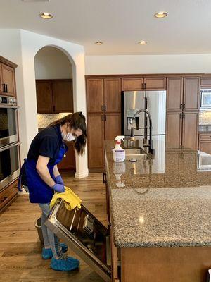 Full service house cleaning. Move in and move out cleaning. Deep cleaning. Weekly, biweekly, or monthly services available as well.