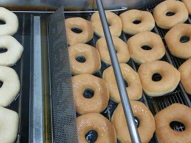 FAMOUS AND AUTOMATICALLY FLIPPED DONUTS, in Best Donuts on NE 23rd Street, Midwest City ^^