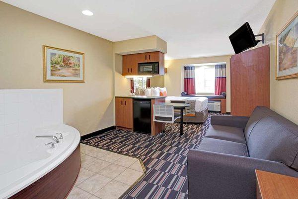 One Queen Bed Hot Tub Suite