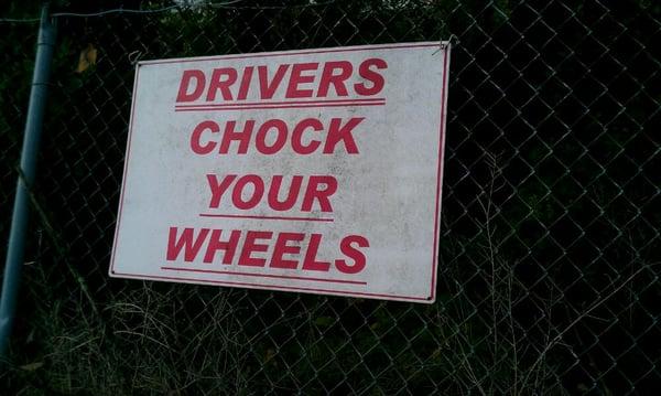 Just what it says: a message to the truck drivers