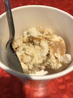 Peanut butter, cookie dough with caramel (one scoop)