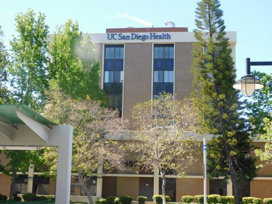 With the new arrival o9f the UC San Diego Medical Campus hospital the trolley is the best way to travel to and from.