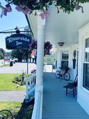 Entrance to the inn.