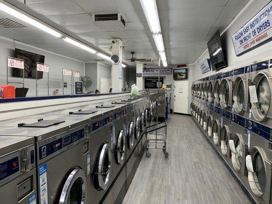 Double load washers on left. Dryers on right