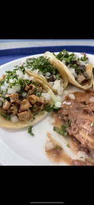 Tripas, Cabeza, y lengua Tacos